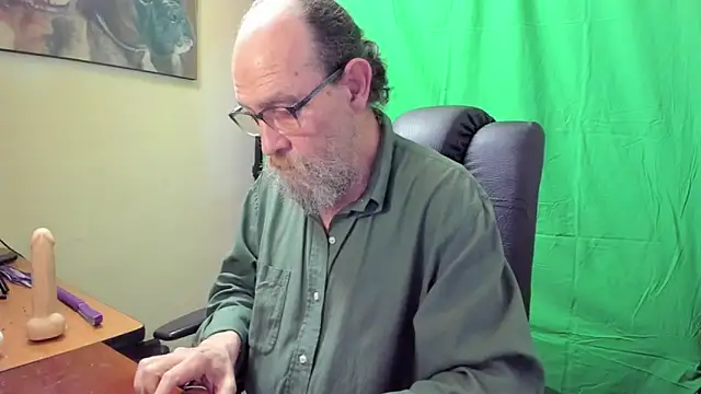 Snapshot of Uncle_Hottie chatting on 15, 4, 2026 Uncle Hottie online show from 15, 4, 2026