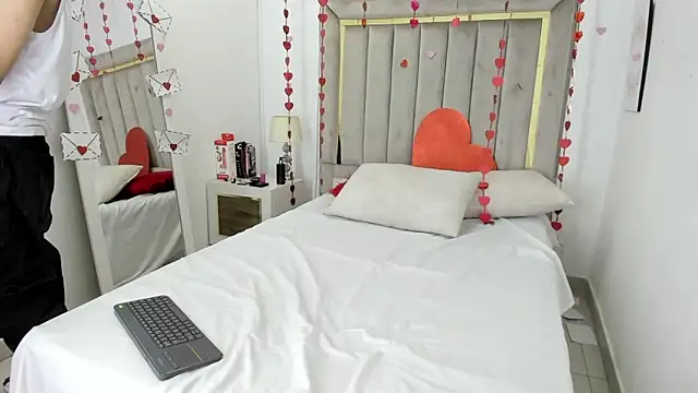 julian xx online show from 13, 2, 2026