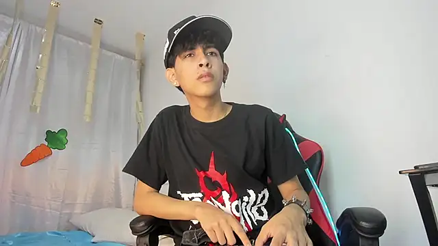 julian xx online show from 17, 4, 2026