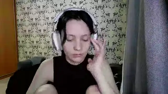 LxayBloom online show from 4, 3, 2026