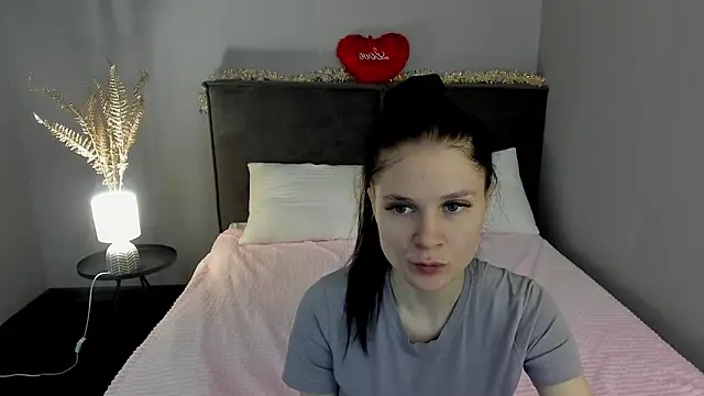 Snapshot of SkinyJoys chatting on 15, 2, 2026 SkinyJoys online show from 15, 2, 2026