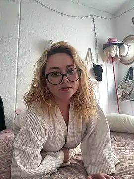 Snapshot of Lililuxx chatting on 28, 2, 2026 Lililuxx online show from 28, 2, 2026