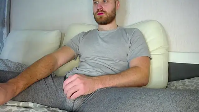 Snapshot of LorenzoLux chatting on 2, 3, 2025 LorenzoLux online show from 2, 3, 2025