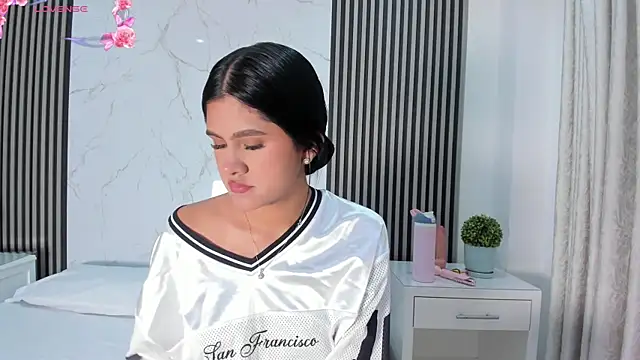 NatashaTaylor1 online show from 6, 4, 2026