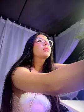 ShyDesireXXX online show from 4, 3, 2026