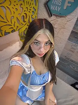 ShyDesireXXX online show from 2, 4, 2026