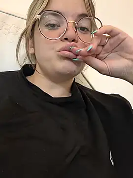 gisequeen online show from 15, 4, 2026