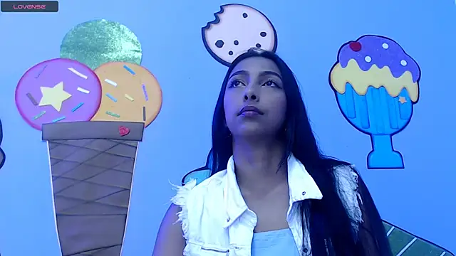 Snapshot of skinnysexzara18 chatting on 1, 3, 2026 skinnysexzara18 online show from 1, 3, 2026