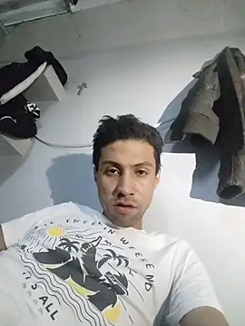 Snapshot of AlejandreBy chatting on 11, 4, 2026 AlejandreBy online show from 11, 4, 2026