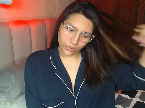 Snapshot of HeatWithHolly chatting on 5, 2, 2026 HeatWithHolly online show from 5, 2, 2026