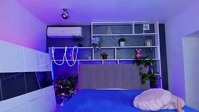 StephieRousee online show from 6, 4, 2026