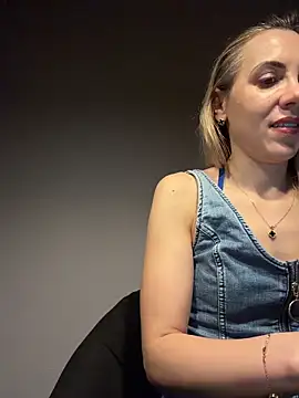 ElenaWhitmore online show from 10, 3, 2026