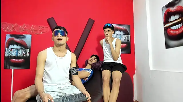 Snapshot of AVENGER_BOYS2026 chatting on 27, 4, 2026 AVENGER BOYS2026 online show from 27, 4, 2026