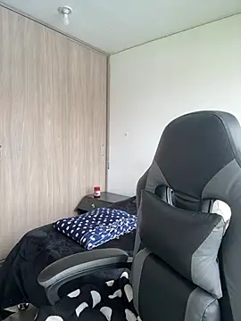 Snapshot of crystal_dlun chatting on 6, 2, 2026 crystal dlun online show from 6, 2, 2026