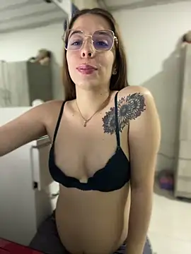 Snapshot of NatalyPinky chatting on 25, 4, 2026 NatalyPinky online show from 25, 4, 2026
