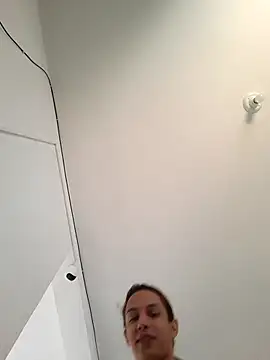 ofjuliaa online show from 13, 1, 2026