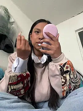 Snapshot of DulceRouss_ chatting on 8, 3, 2026 DulceRouss online show from 8, 3, 2026