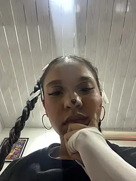 Snapshot of DulceRouss_ chatting on 18, 3, 2026 DulceRouss online show from 18, 3, 2026