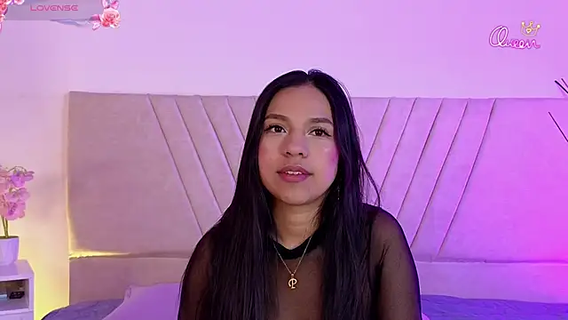 Snapshot of DulceRouss_ chatting on 6, 4, 2026 DulceRouss online show from 6, 4, 2026