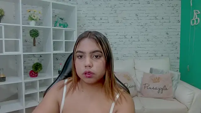 Snapshot of esmeralda_cuisman chatting on 15, 1, 2026 esmeralda cuisman online show from 15, 1, 2026