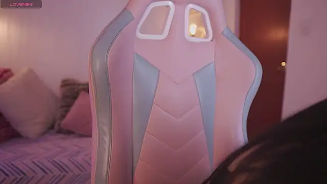 Snapshot of Valery_Belmort chatting on 13, 4, 2026 Valery Belmort online show from 13, 4, 2026