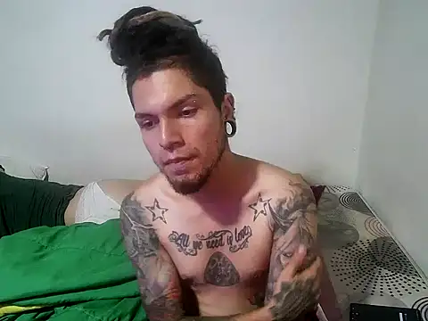 Snapshot of steffandjoshh420 chatting on 2, 6, 2026 steffandjoshh420 online show from 2, 6, 2026