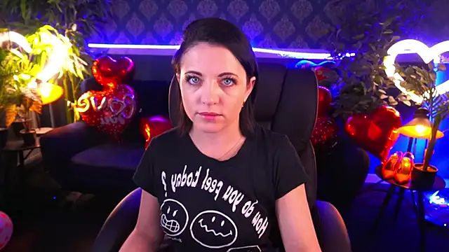 Dafni Monn online show from 6, 2, 2025