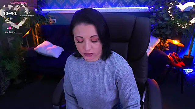 Dafni Monn online show from 23, 3, 2025