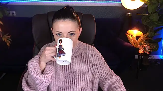 Dafni Monn online show from 19, 11, 2025