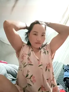 Snapshot of yu--yo chatting on 6, 4, 2026 yu--yo online show from 6, 4, 2026