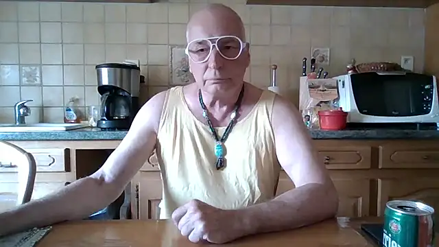 Snapshot of Helinetrav chatting on 28, 6, 2026 Helinetrav online show from 28, 6, 2026