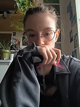 Shy Bamby online show from 17, 6, 2026