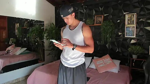 Snapshot of elliot_colton chatting on 11, 6, 2026 elliot colton online show from 11, 6, 2026