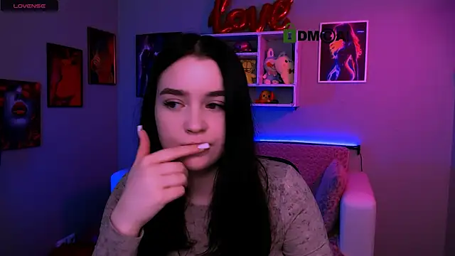 monica xcx online show from 4, 4, 2026