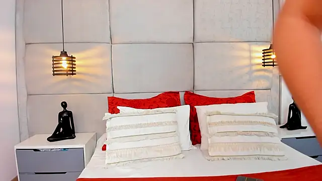 IvonneOwen online show from 4, 2, 2026