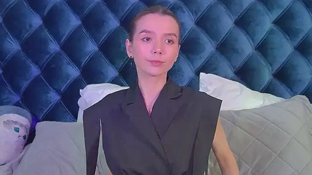 Snapshot of VanessaVienne chatting on 18, 4, 2026 VanessaVienne online show from 18, 4, 2026