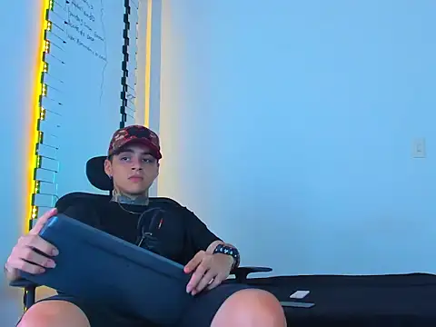 Snapshot of Thomas-Wil chatting on 3, 2, 2026 Thomas-Wil online show from 3, 2, 2026