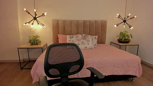 Abriil cutee online show from 28, 2, 2026