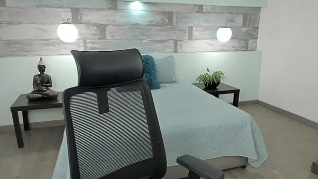 Abriil cutee online show from 25, 3, 2026