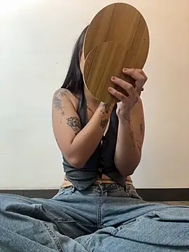 Abriil cutee online show from 11, 4, 2026