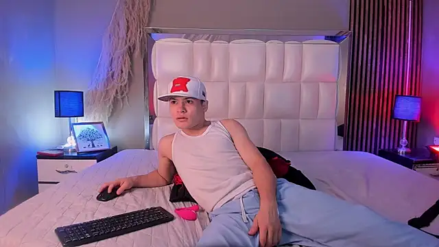 Roger And Ramona online show from 24, 3, 2026