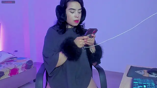 Snapshot of kitty_violet11 chatting on 15, 4, 2026 kitty violet11 online show from 15, 4, 2026