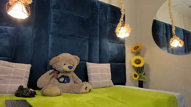 Laura Miller1 online show from 13, 4, 2026