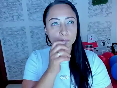 XXXStephanie XXX online show from 8, 4, 2026