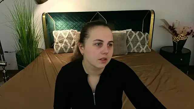 MikaFoxy online show from 2, 4, 2026