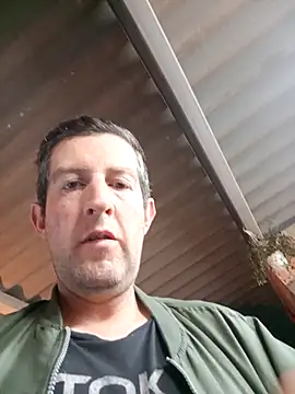 Snapshot of MelissaAndPeter chatting on 1, 11, 2025 MelissaAndPeter online show from 1, 11, 2025