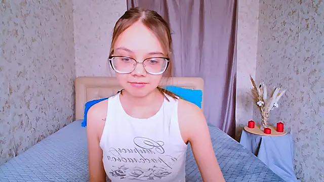 LolliStrawberry online show from 5, 4, 2026