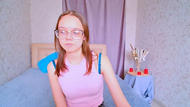 LolliStrawberry online show from 15, 4, 2026