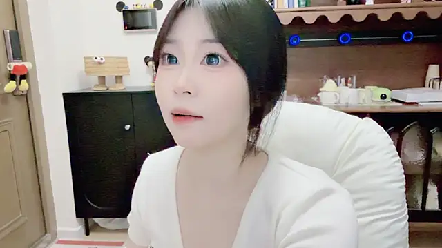 Snapshot of Onefiona chatting on 18, 6, 2026 Onefiona online show from 18, 6, 2026