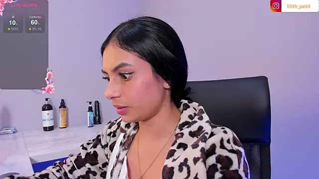 Snapshot of lilith_petit_ chatting on 5, 7, 2026 lilith petit online show from 5, 7, 2026